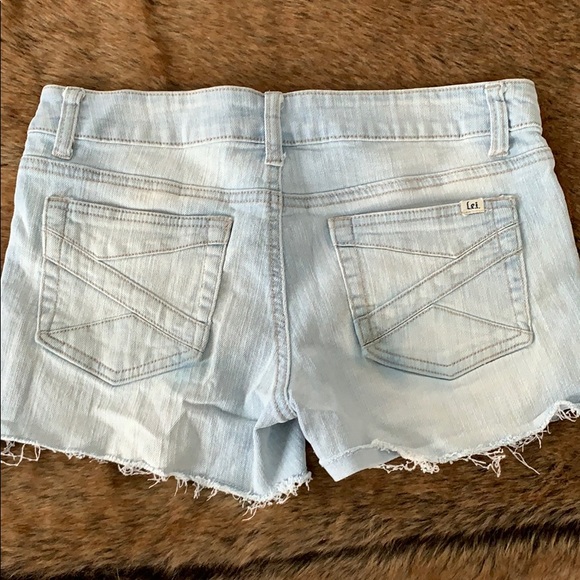 Lei jean shorts size junior 7 / fits like womens 4 - Picture 2 of 3